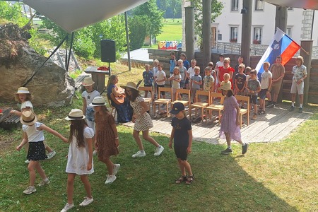 Hura, počitnice